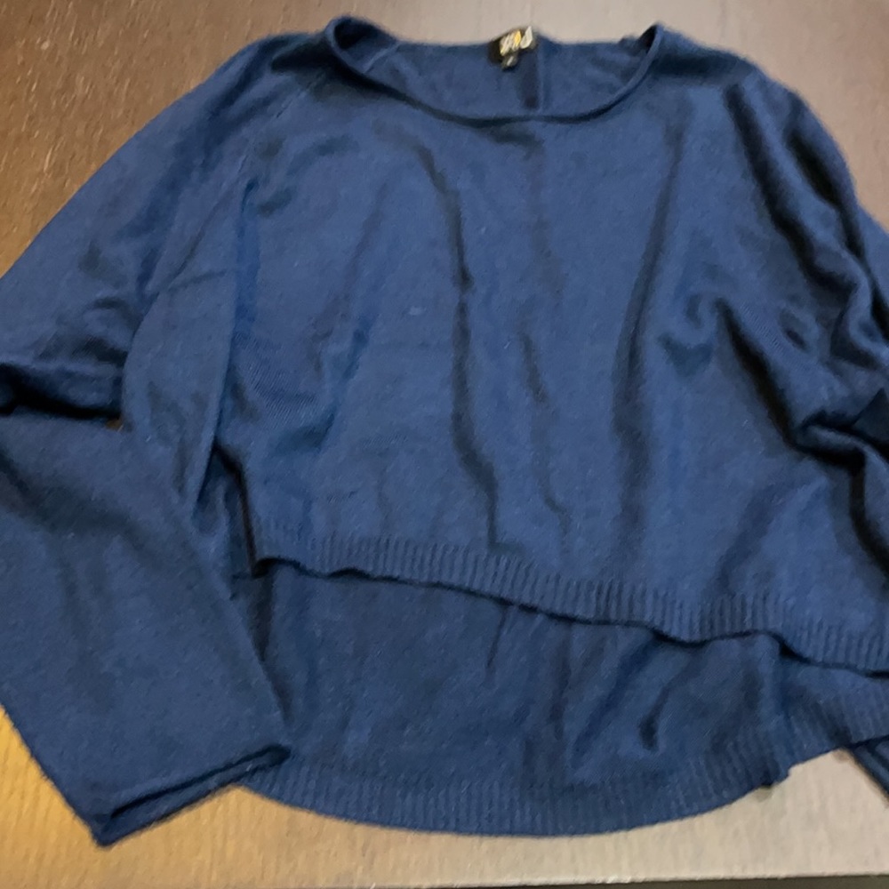 Sweater - Picture 7 of 7